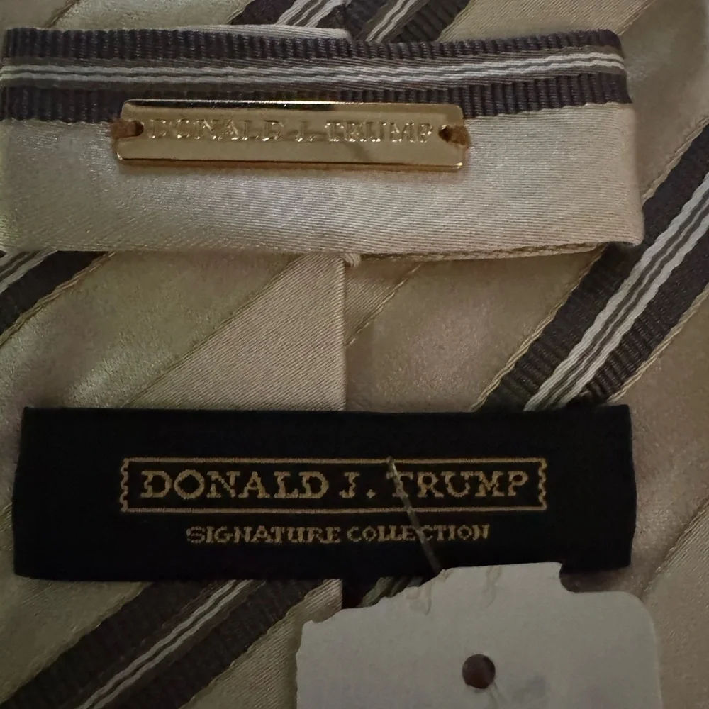 Donald J. Trump Signature Collection Gold Tie NWTs